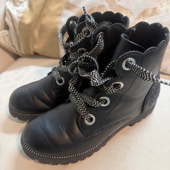 Joie Kids - Black Ankle Boots - Size 4 Stylish Black Lace-Up - Picture 5 of 6